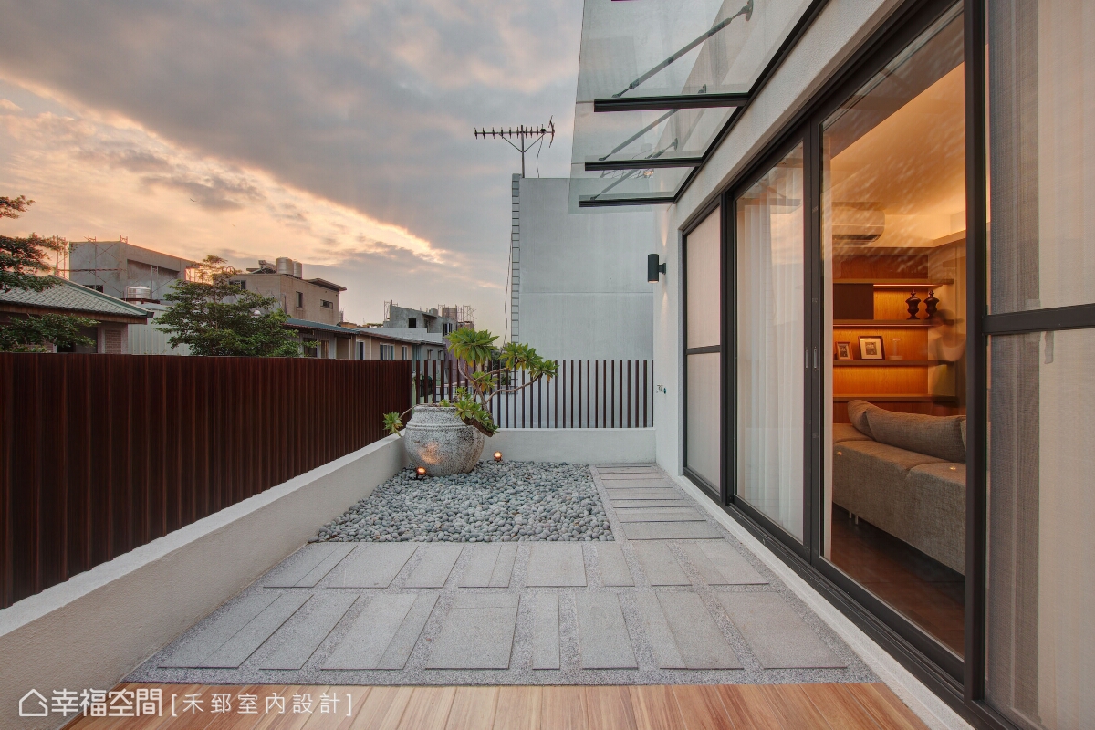 装修怎么选合适的阳台推拉门 designer292_15_12.jpg